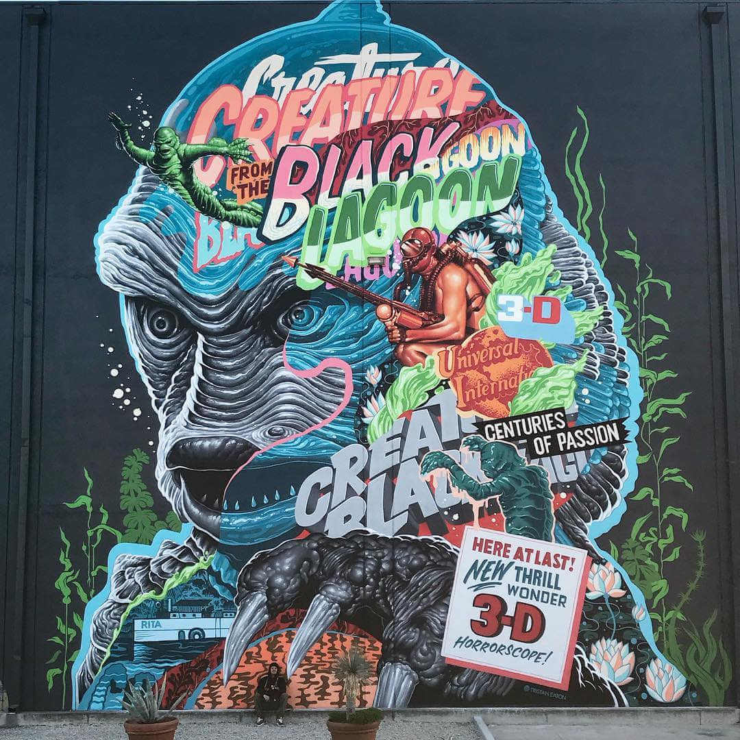 La cosa del pantano en pared graffiti por Tristan Eaton