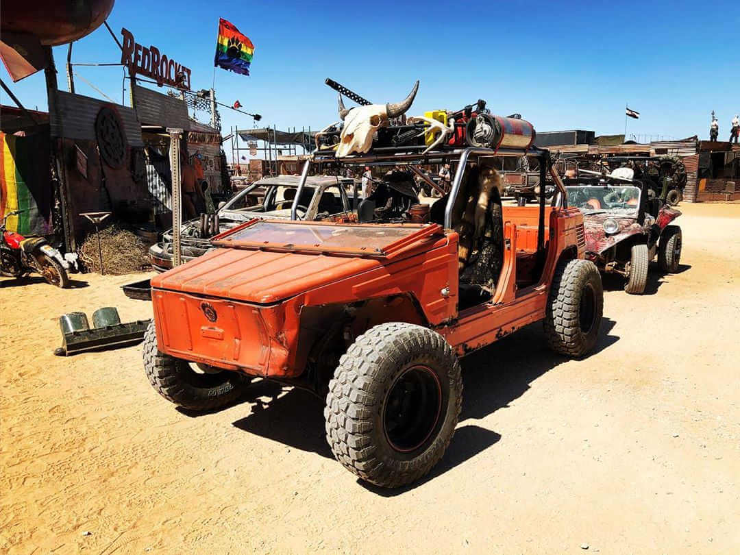 coche customizado a lo mad max
