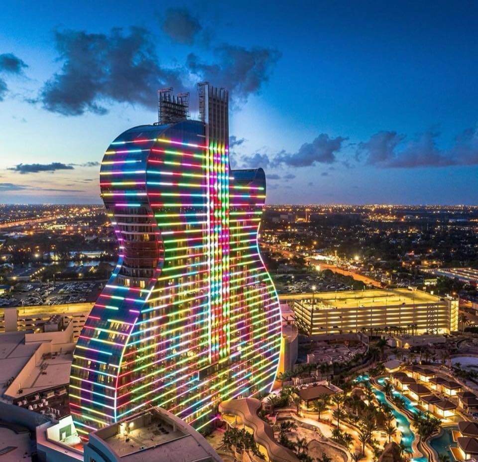 HOTEL EN FORMA DE GUITARRA HARD ROCK