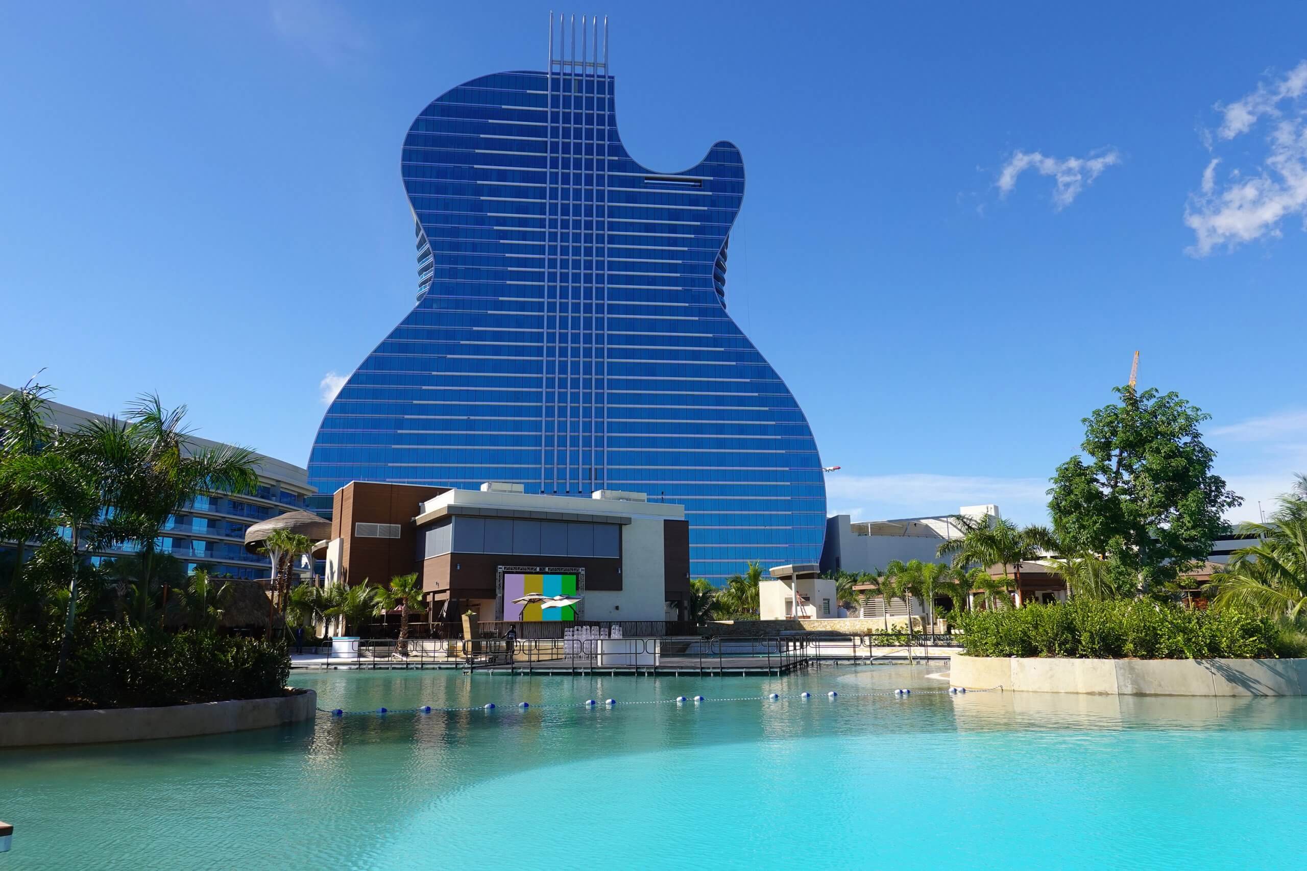 PISCINA HOTEL HARD ROCK GUITAR
