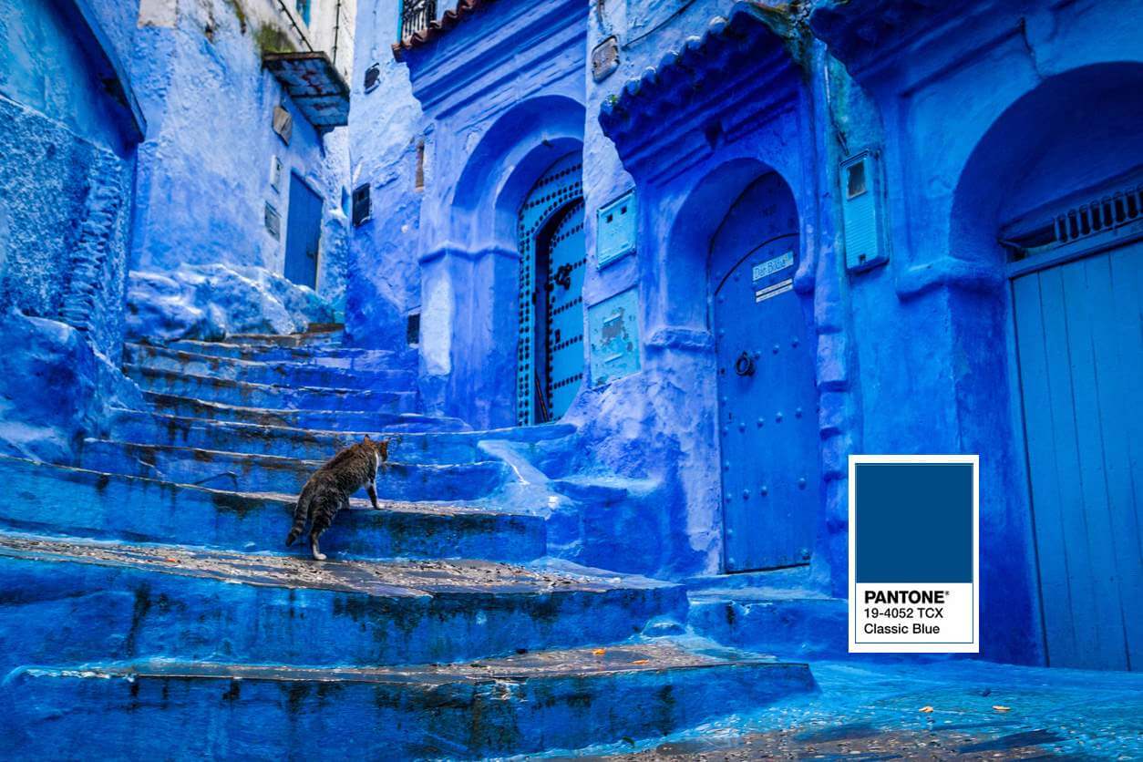AZUL CLASICO PANTONE 2020