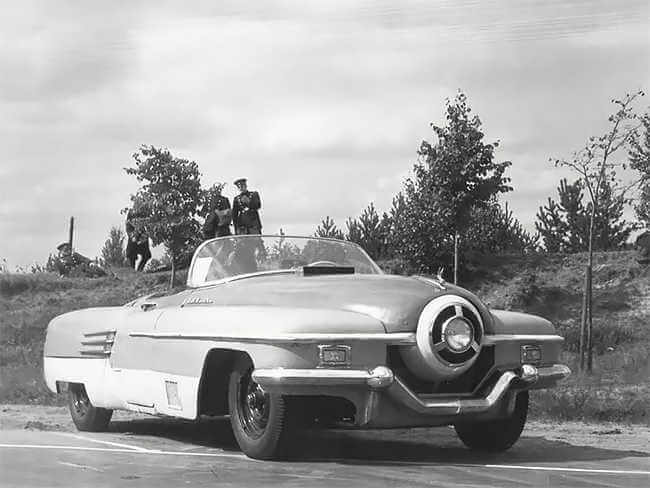 COCHE RUSO ZIS-112 (1951) EL CICLOPE