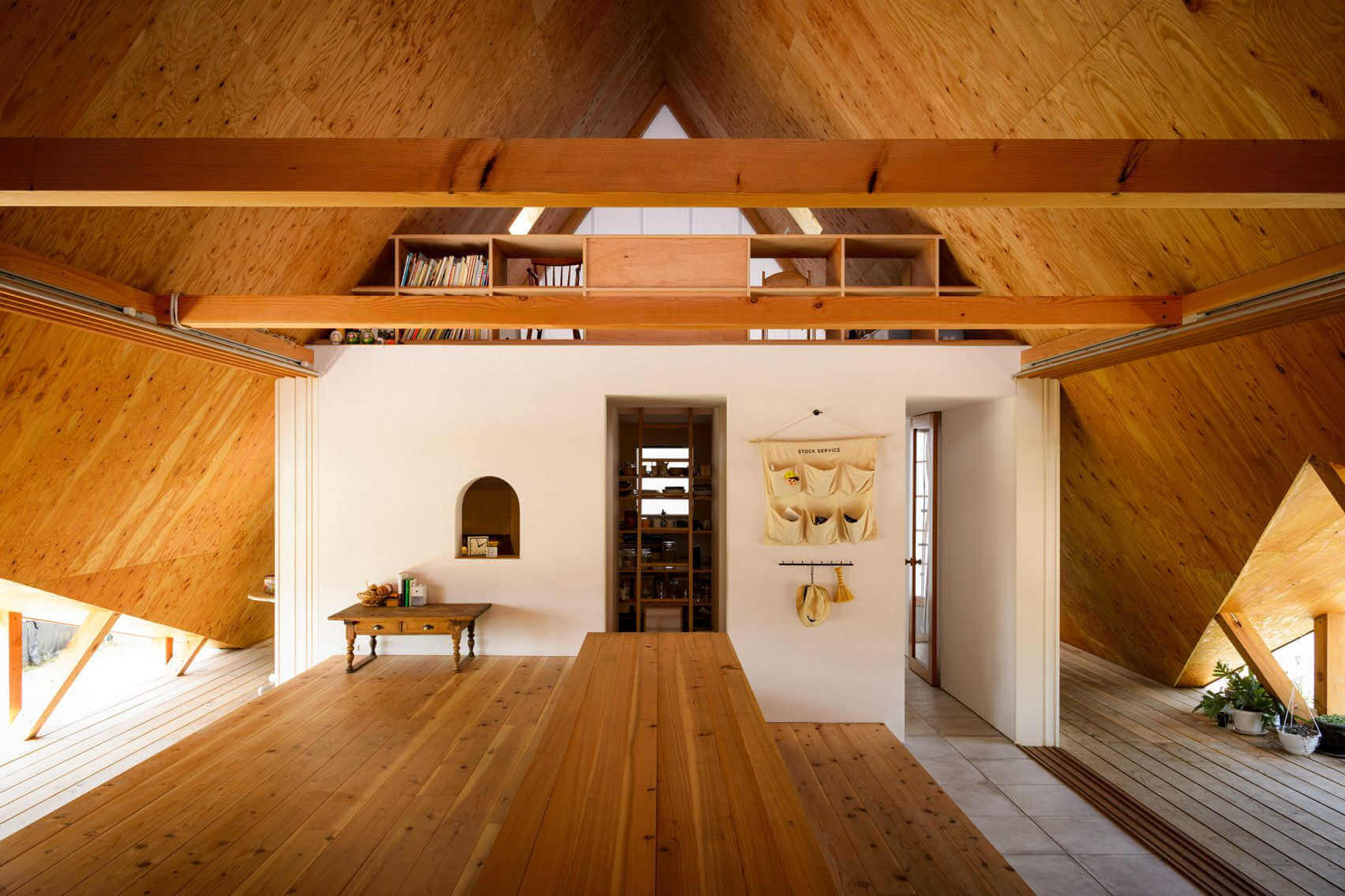 entrada de casa haru minimalista en japon