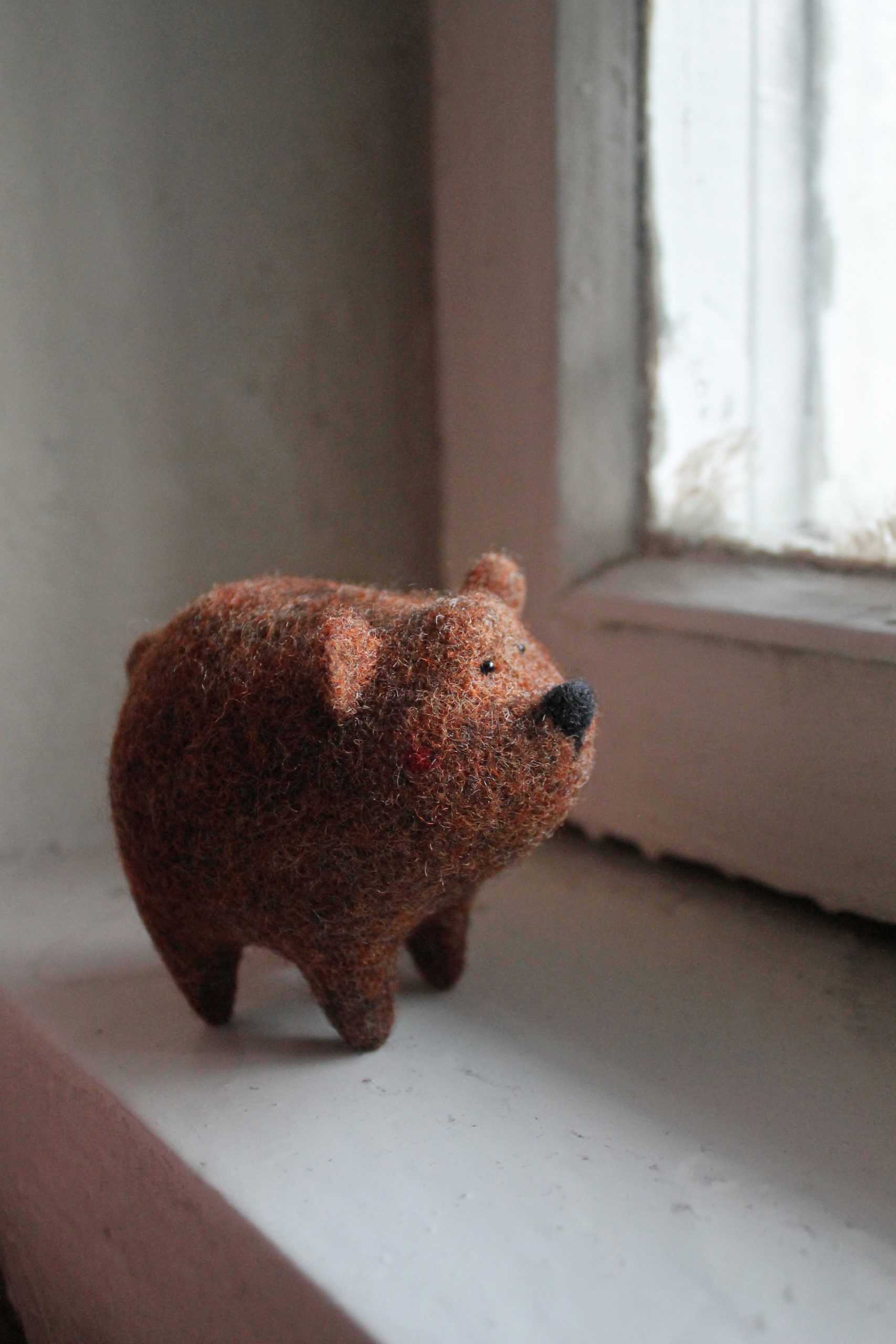 oso de juguete hecho con lana