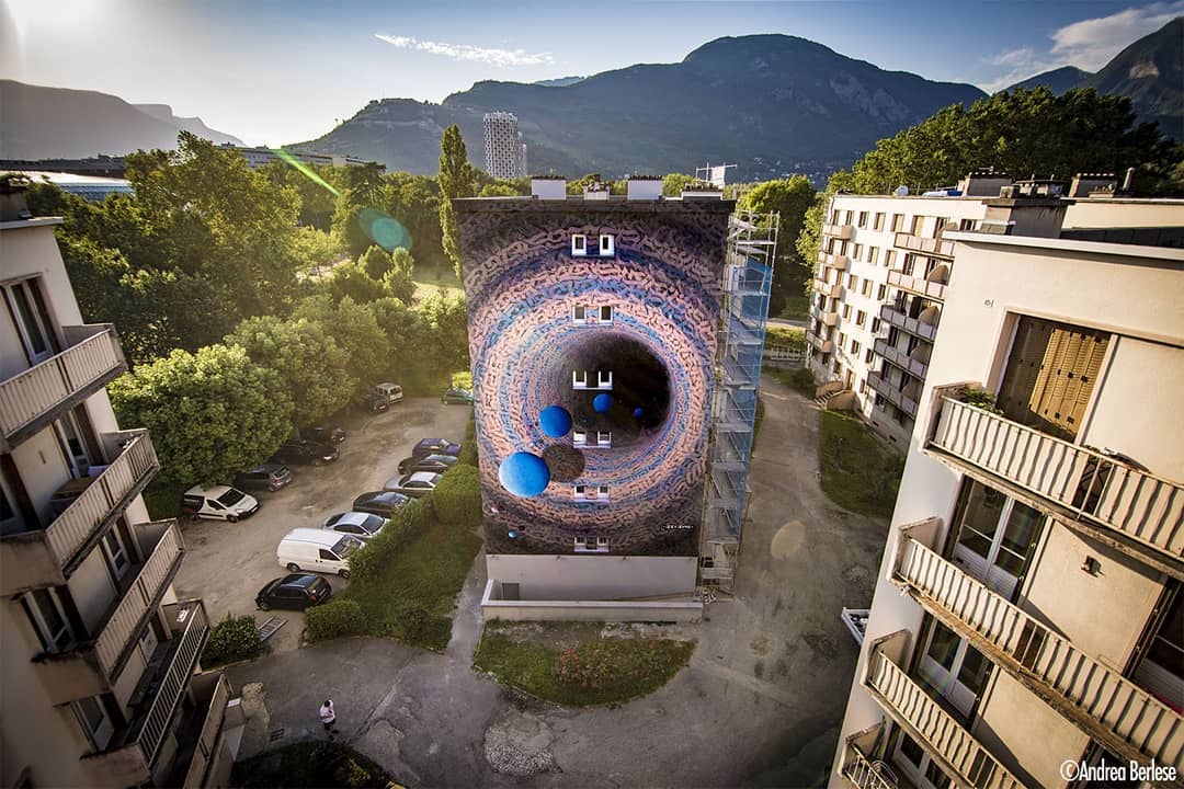 mural cosmico de izzi izvne