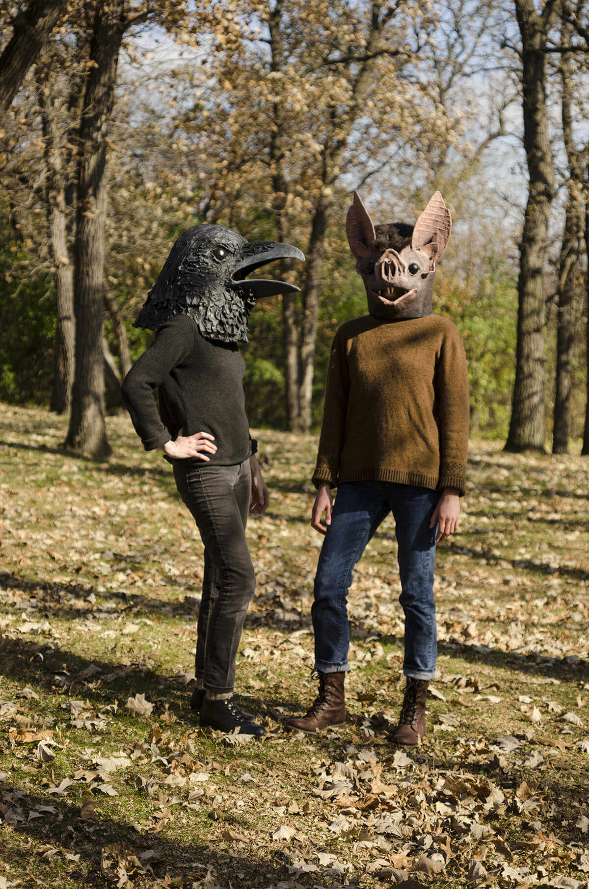 mascaras de papel de un aguila y un cerdo hechas por Liz Sexton