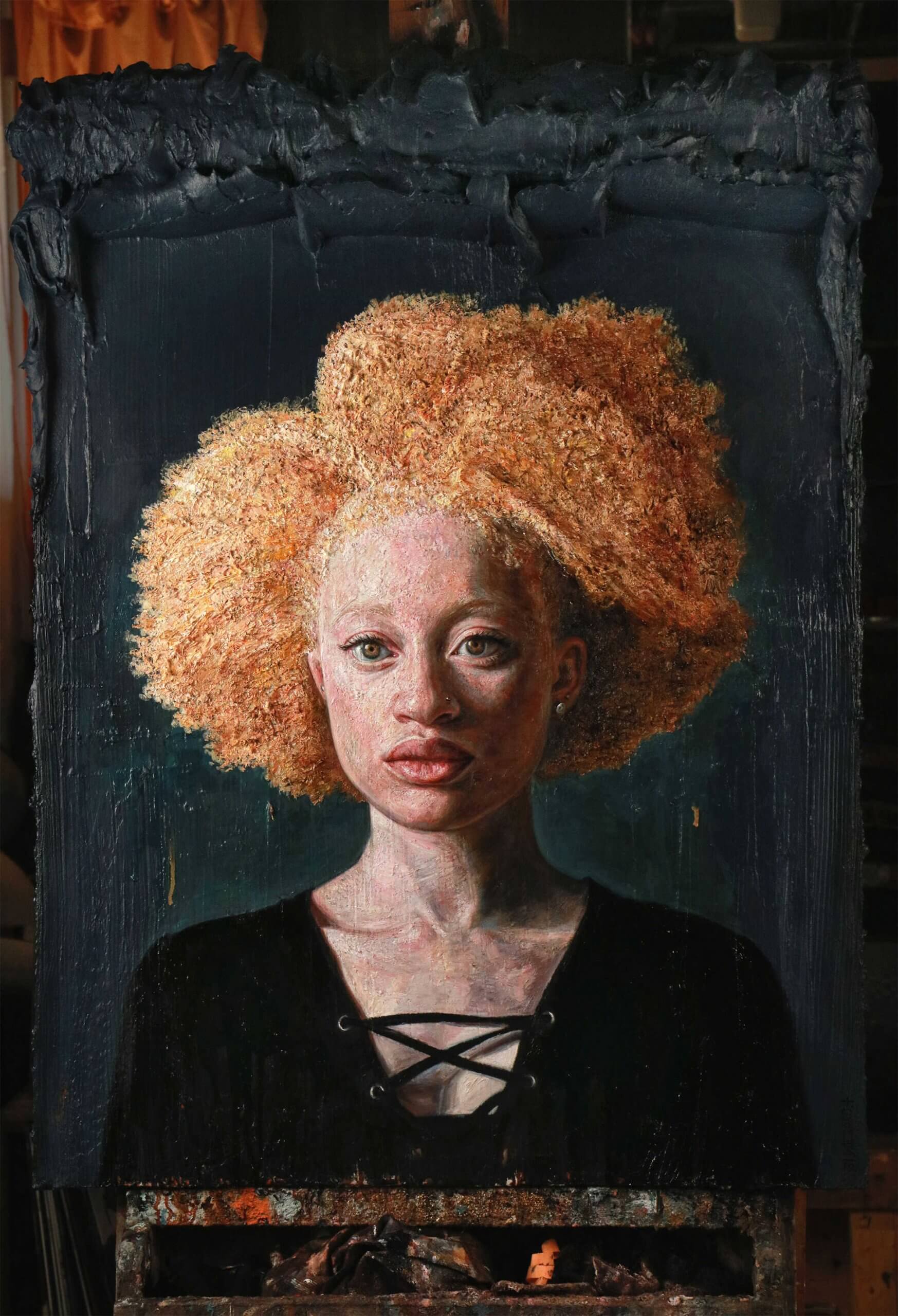 Pintura de mujer de color rubia