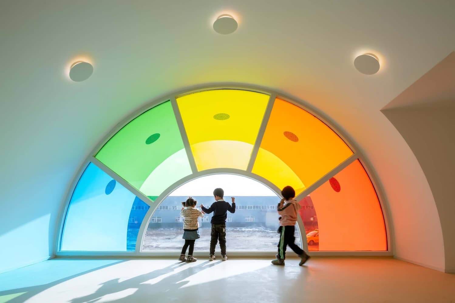 fronton de cristal de colores para la arquitectura de una guarderia en china