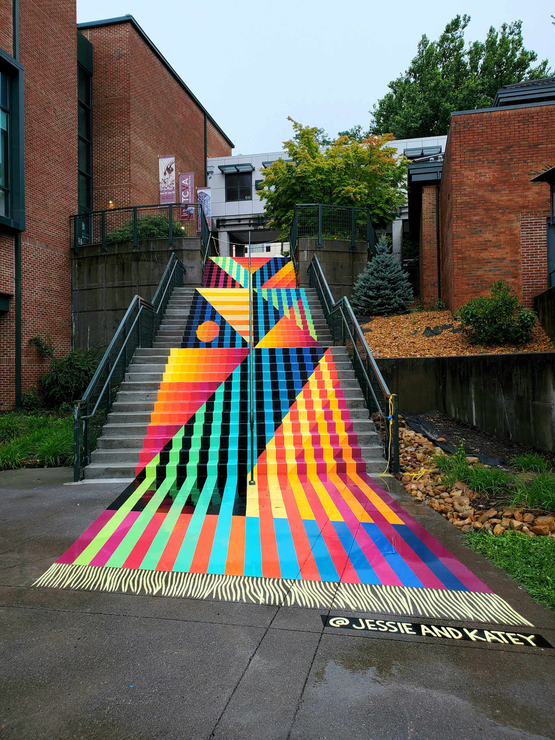 Calle pintada de colores