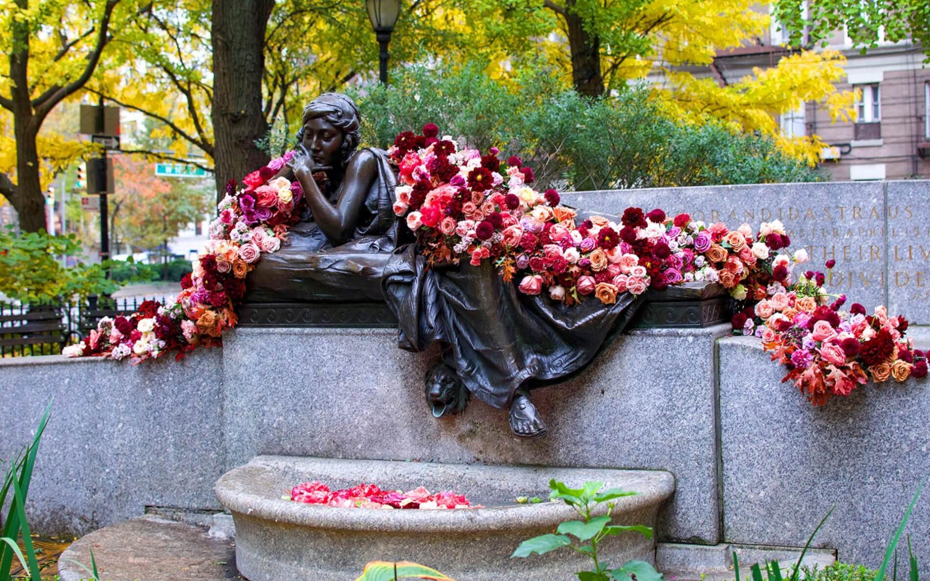 MONUMENTO ARREGLO FLORAL LEWIS
