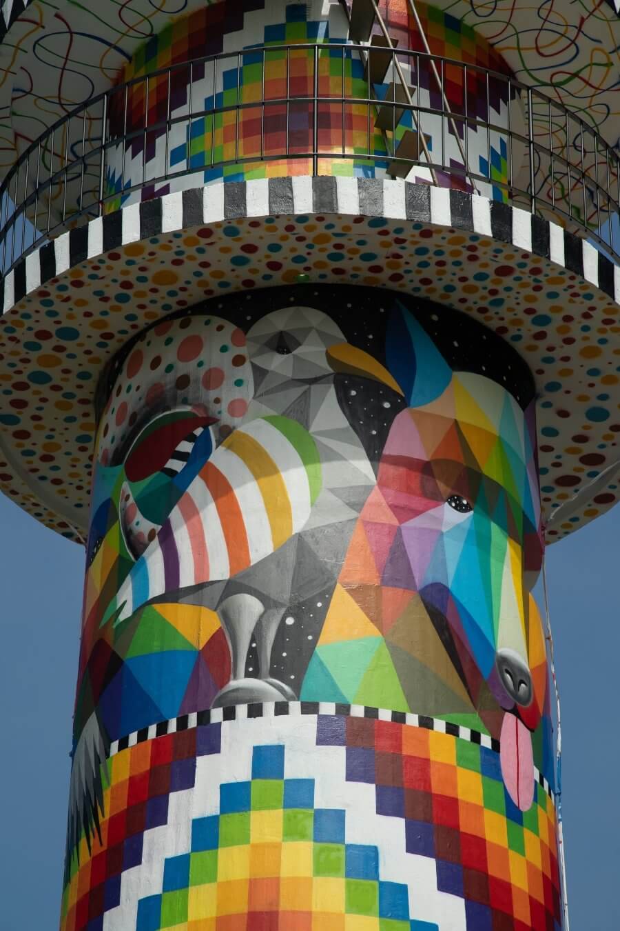 detalle faro de ajo okuda