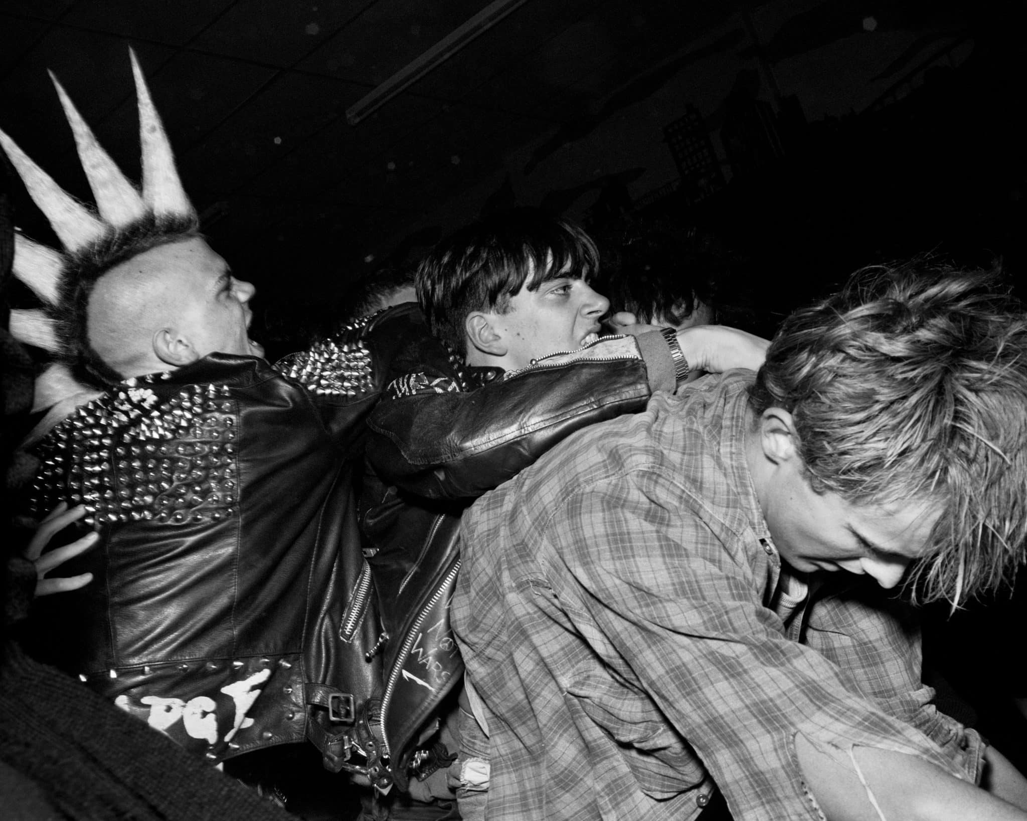 fotografia de punks chris killip