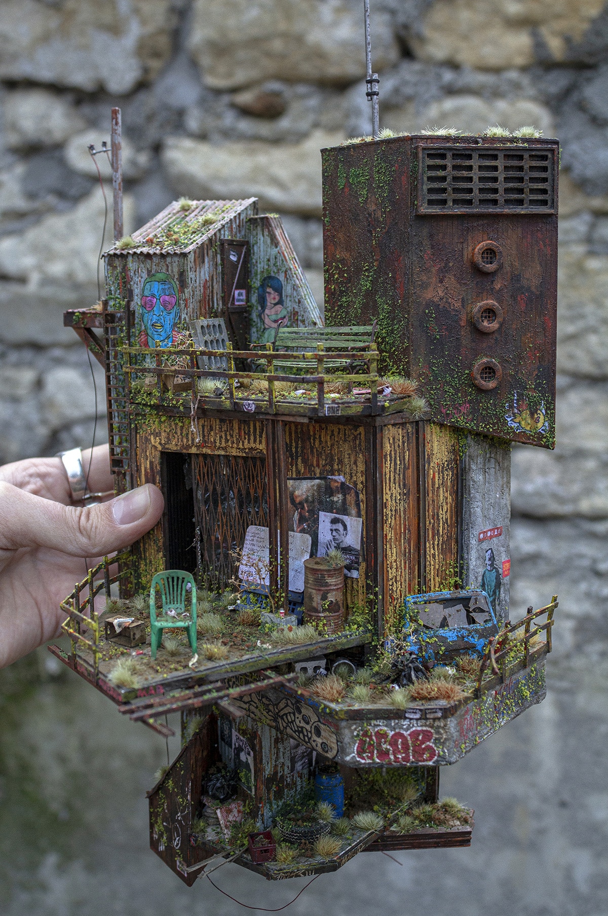 Simón Laveuve ciudad graffiti miniatura 4