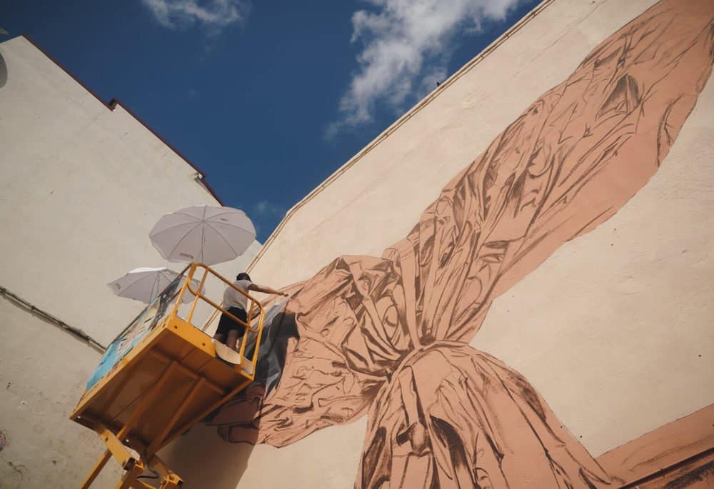 Murmure street art por el oceano pintando