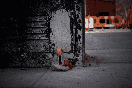 isaac cordal mini esculturas vagabundo