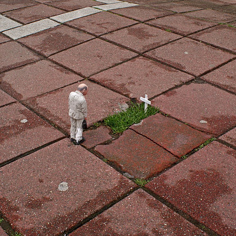 isaac mini esculturas urbanas