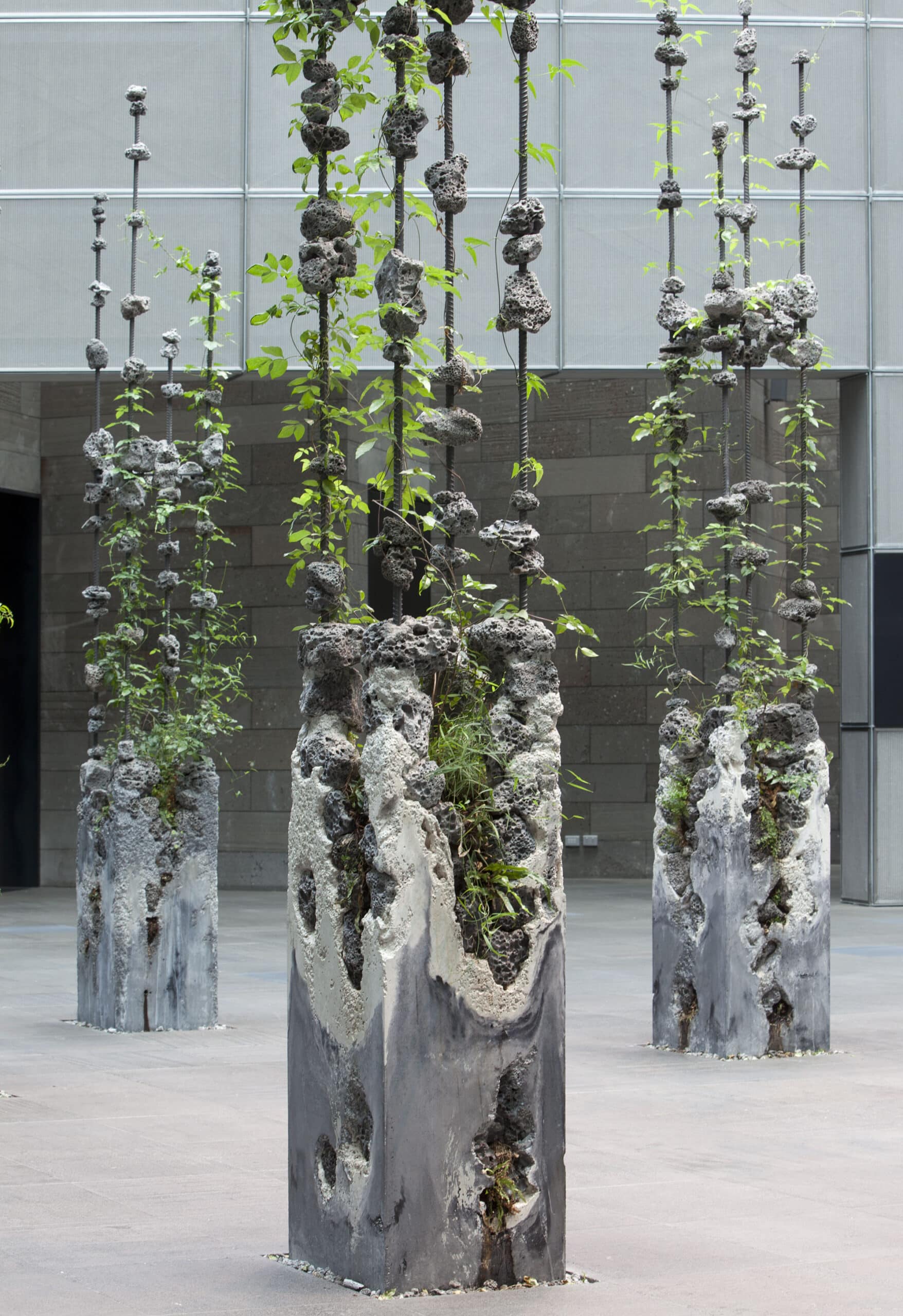 esculturas jamie north columnas Rock Melt