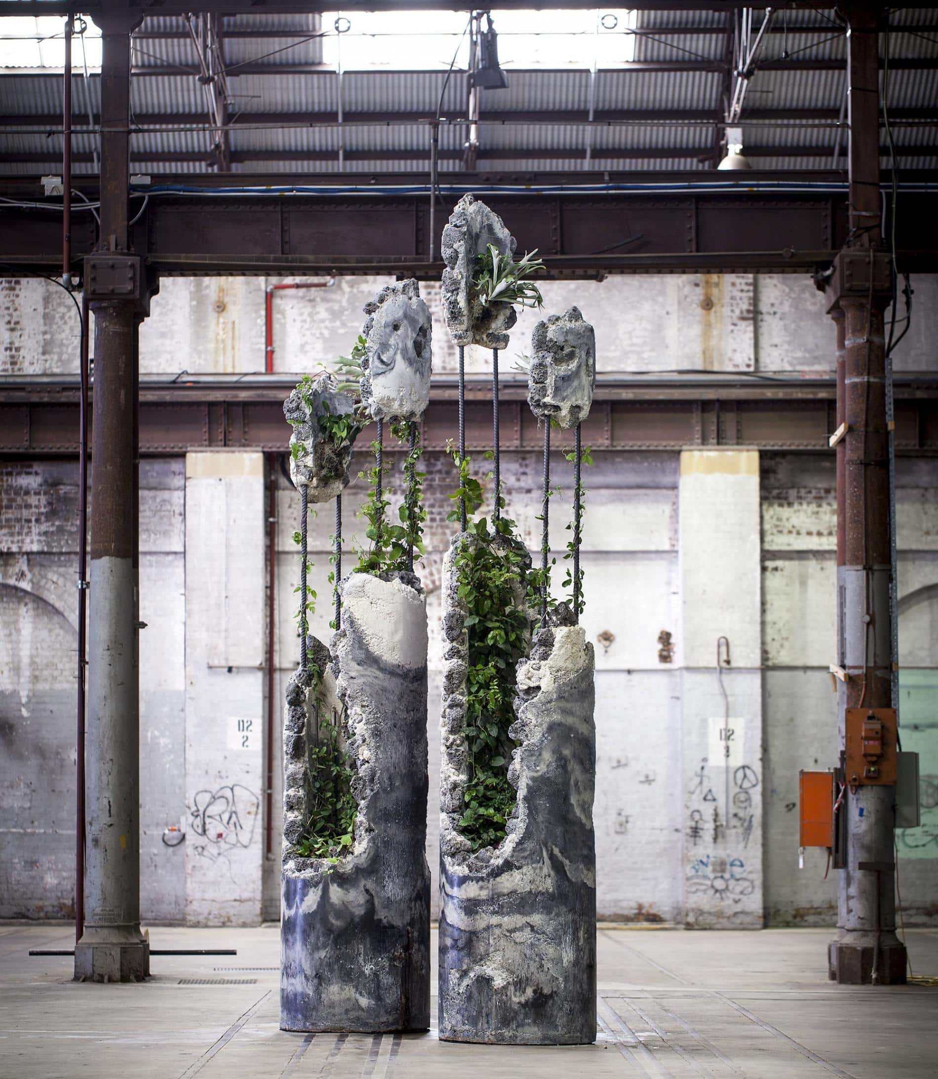 esculturas jamie north columnas Succession