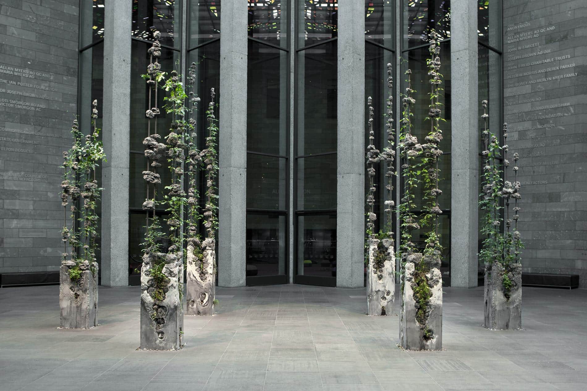 esculturas jamie north columnas
