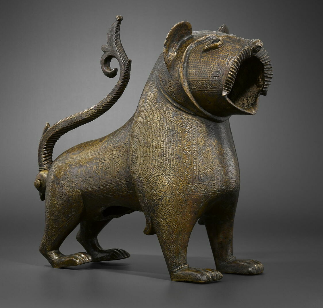Lion says de Monzon colleccion louvre