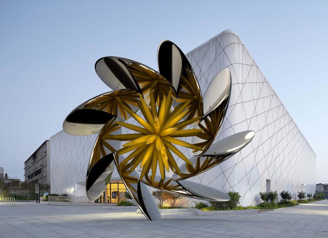 escultura ken kelleher render flor