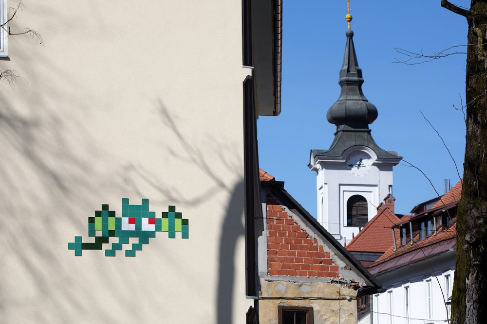 invader eslovenia monstruo