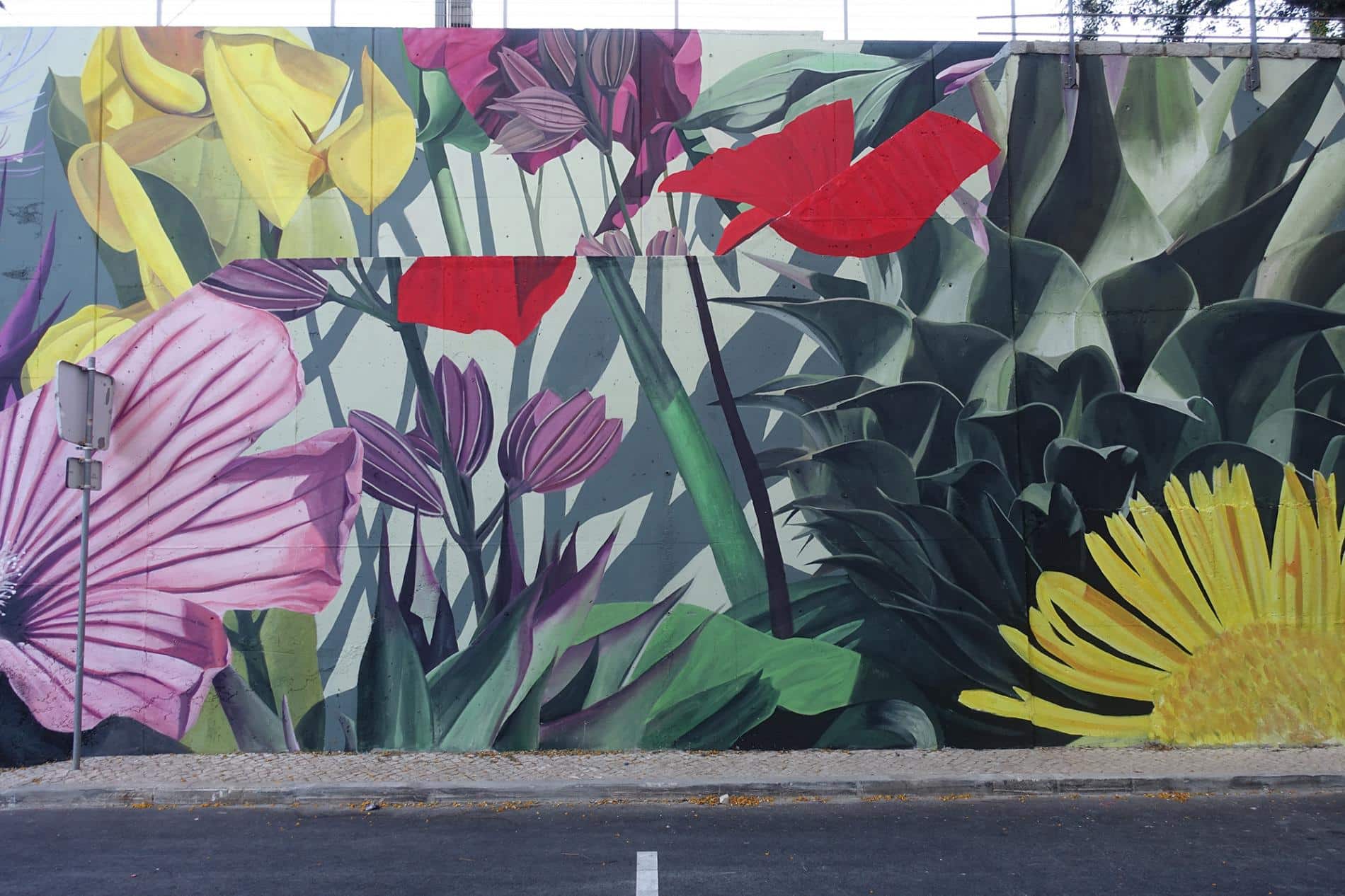 thiago mazza miural flores calle