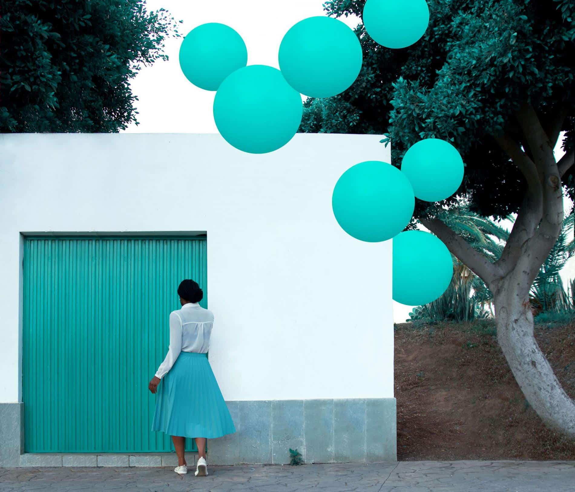 fares micue autoretrato globos door
