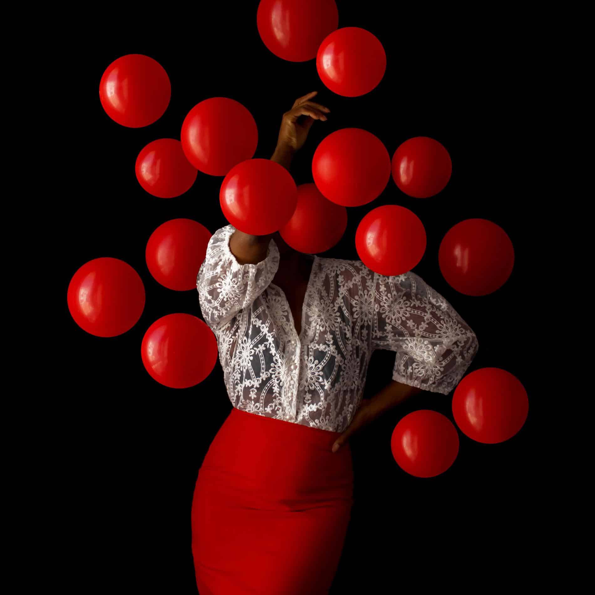 fares micue autoretrato globos red plus