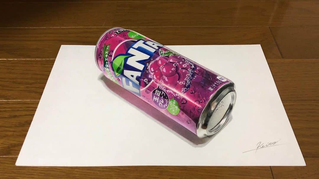 dibujo hiperrealista de una fanta