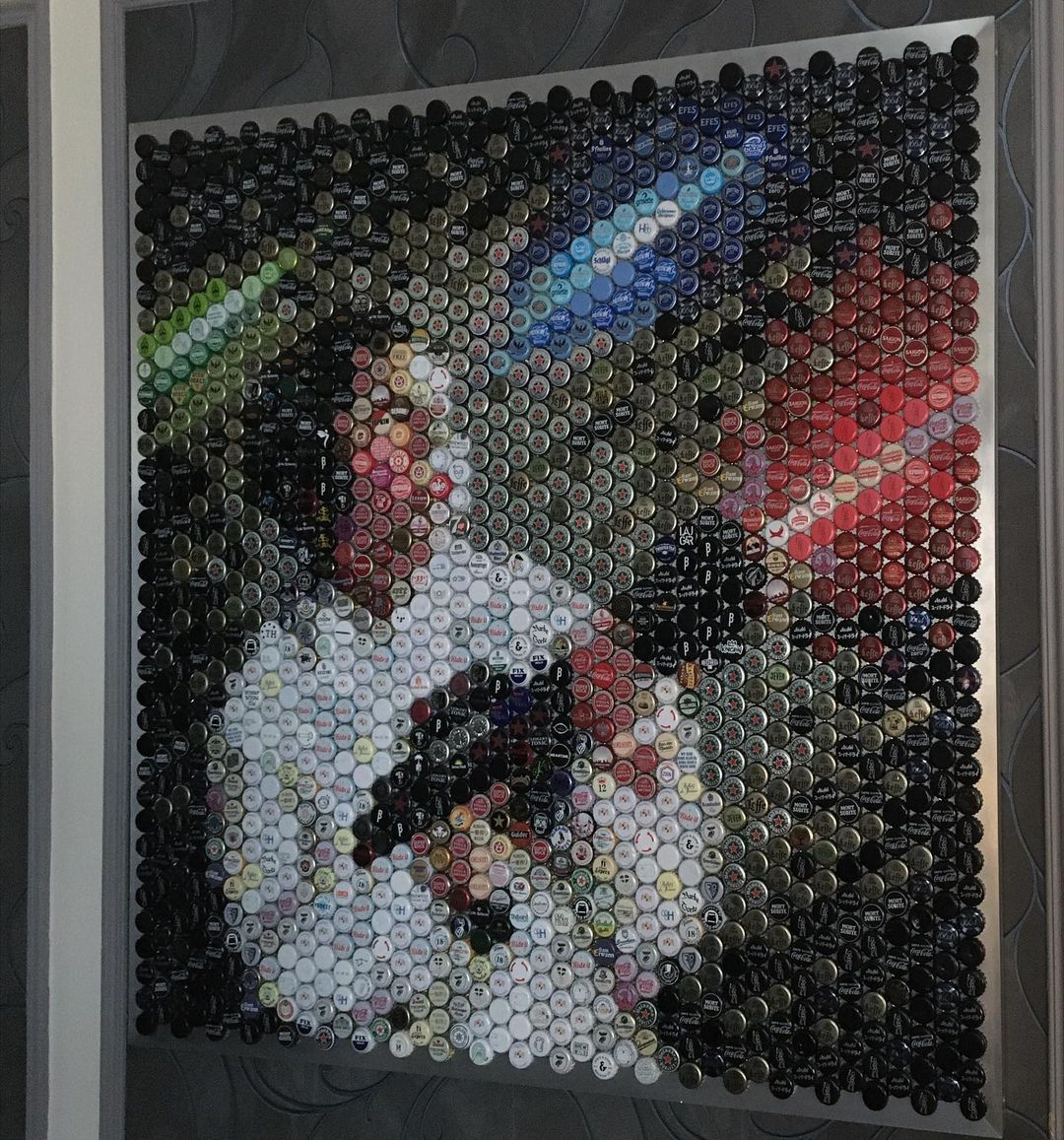 Cuadro de la princesa leia hecho con tapas de cerveza por Jean Marie Lambert
