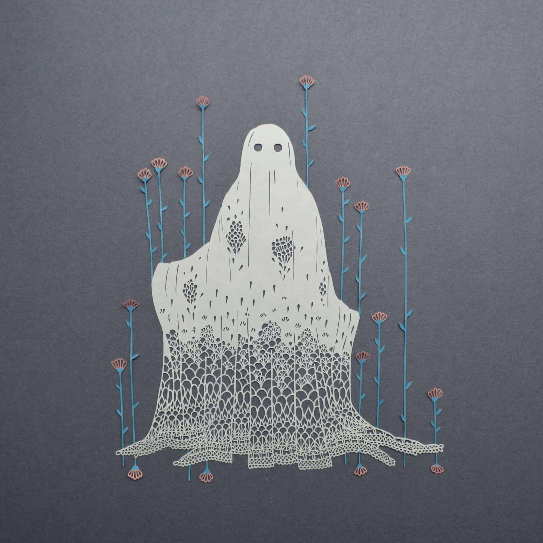 fantasma con flores creado por Pippa Dyrlaga artista de papel cortado