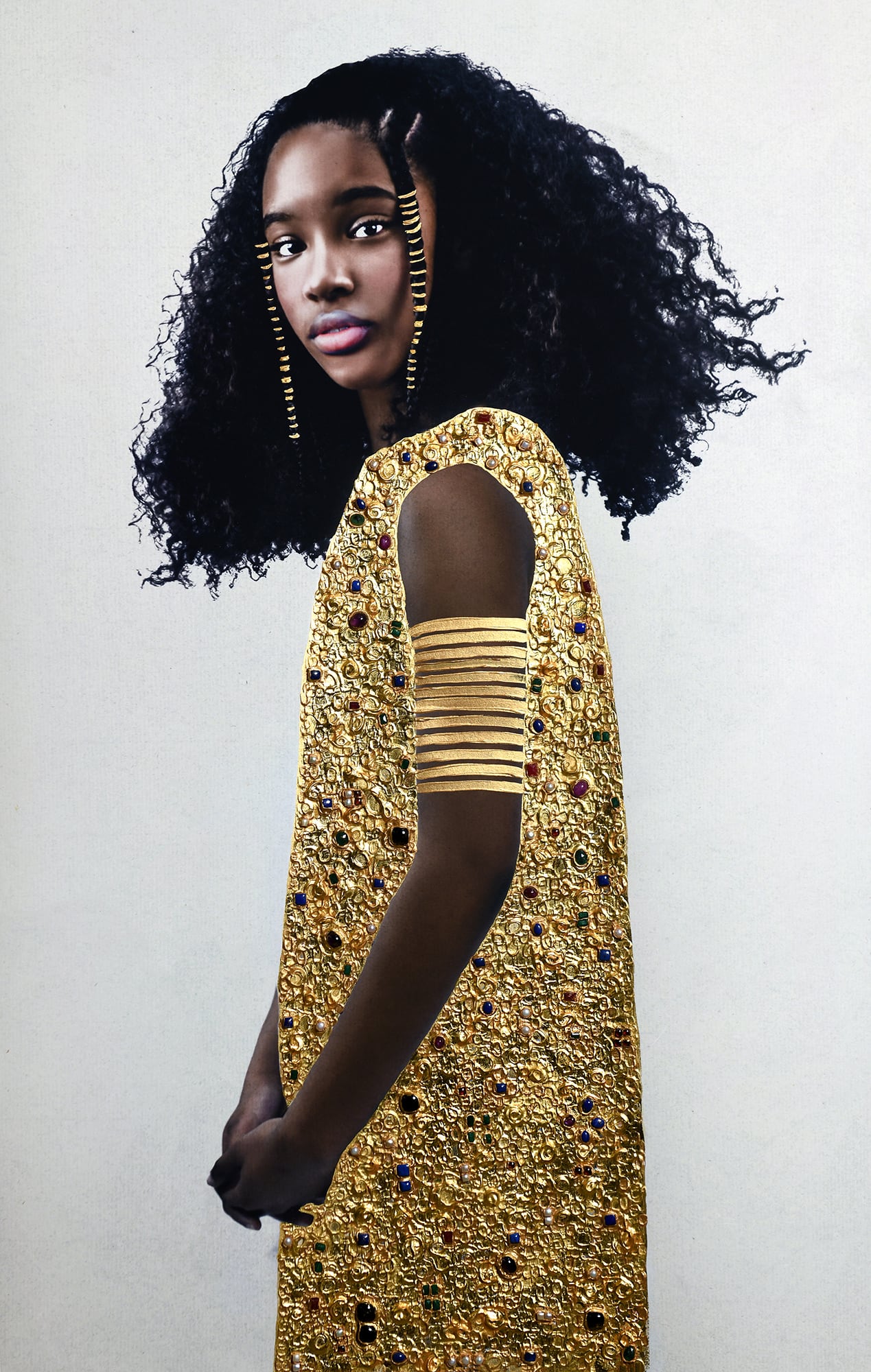 niña guerrera negra con estilo klimt fotografia de tawny chatmon