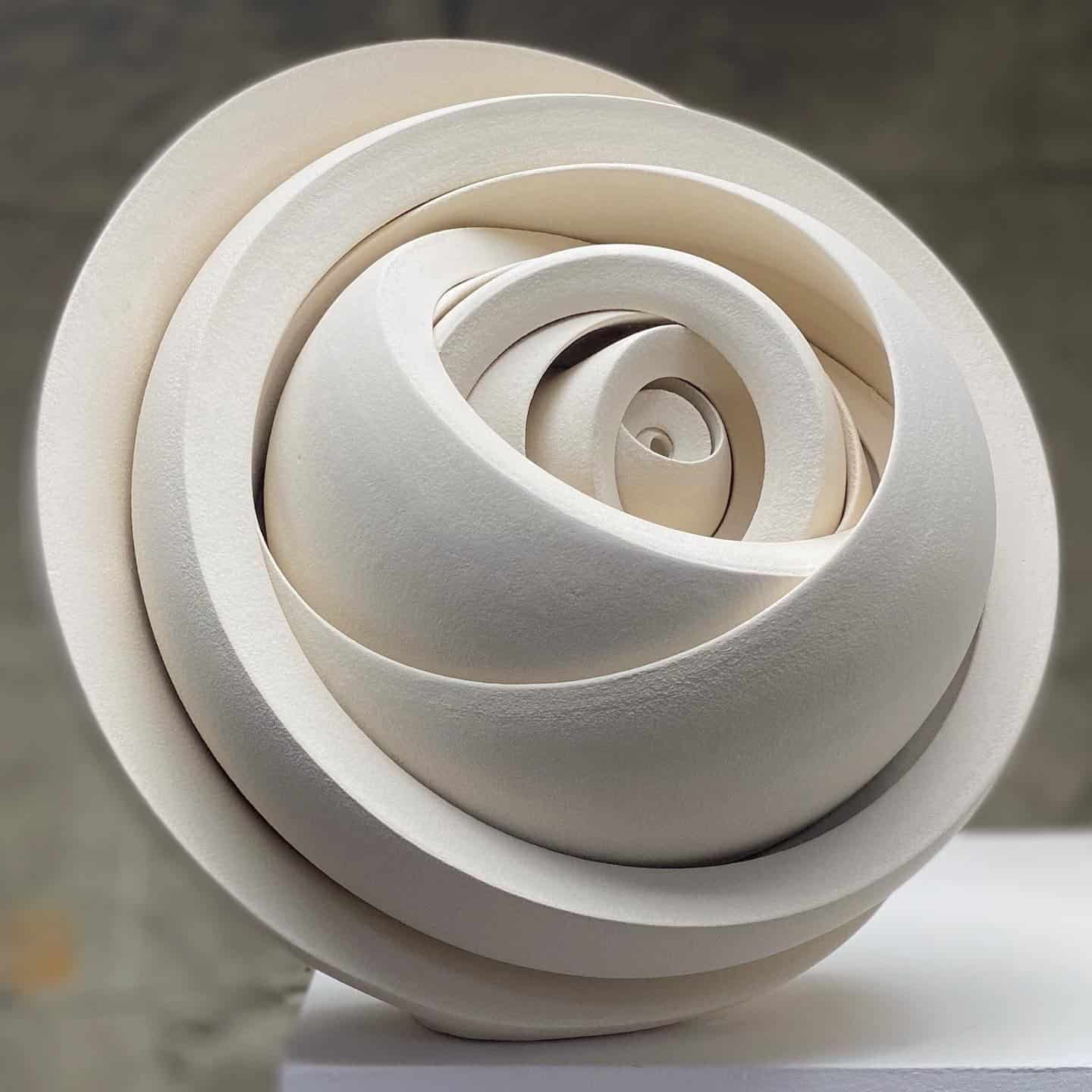 chambers escultura contemporanea con procesos tradicionales rosa blanca