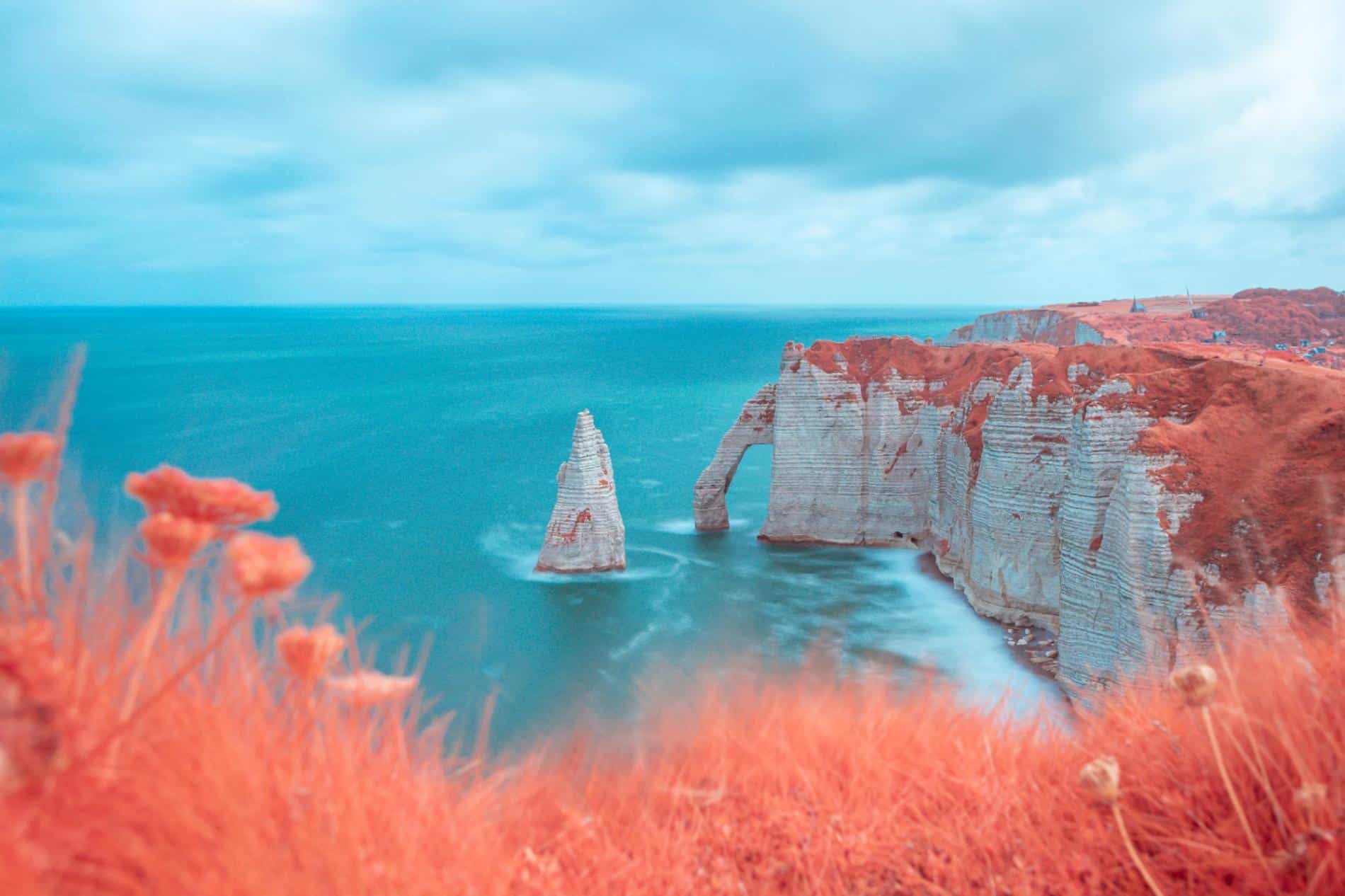 fotografia infrajoga de Paolo Pettigiani acantilado y mar