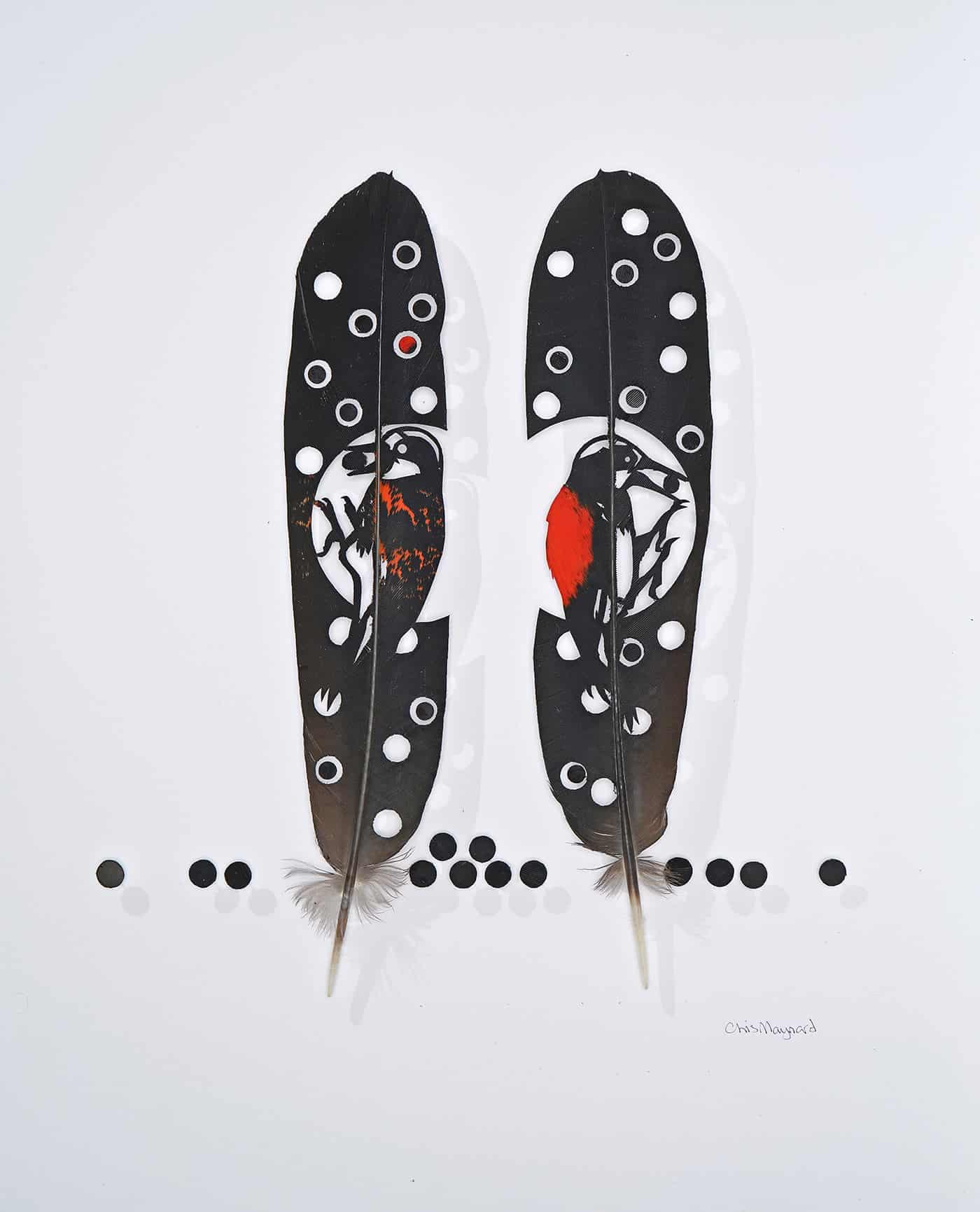 sorprendente obra de arte hecha con plumas por Chris Maynard, dos aves