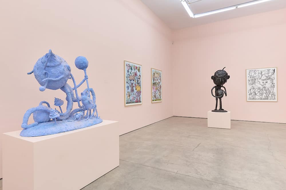 escultura en ceramica de ojanene toda azul