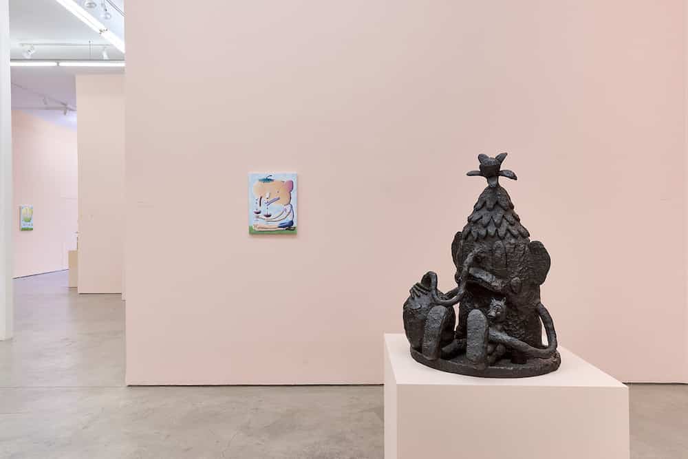 escultura en ceramica de ojanene toda negra