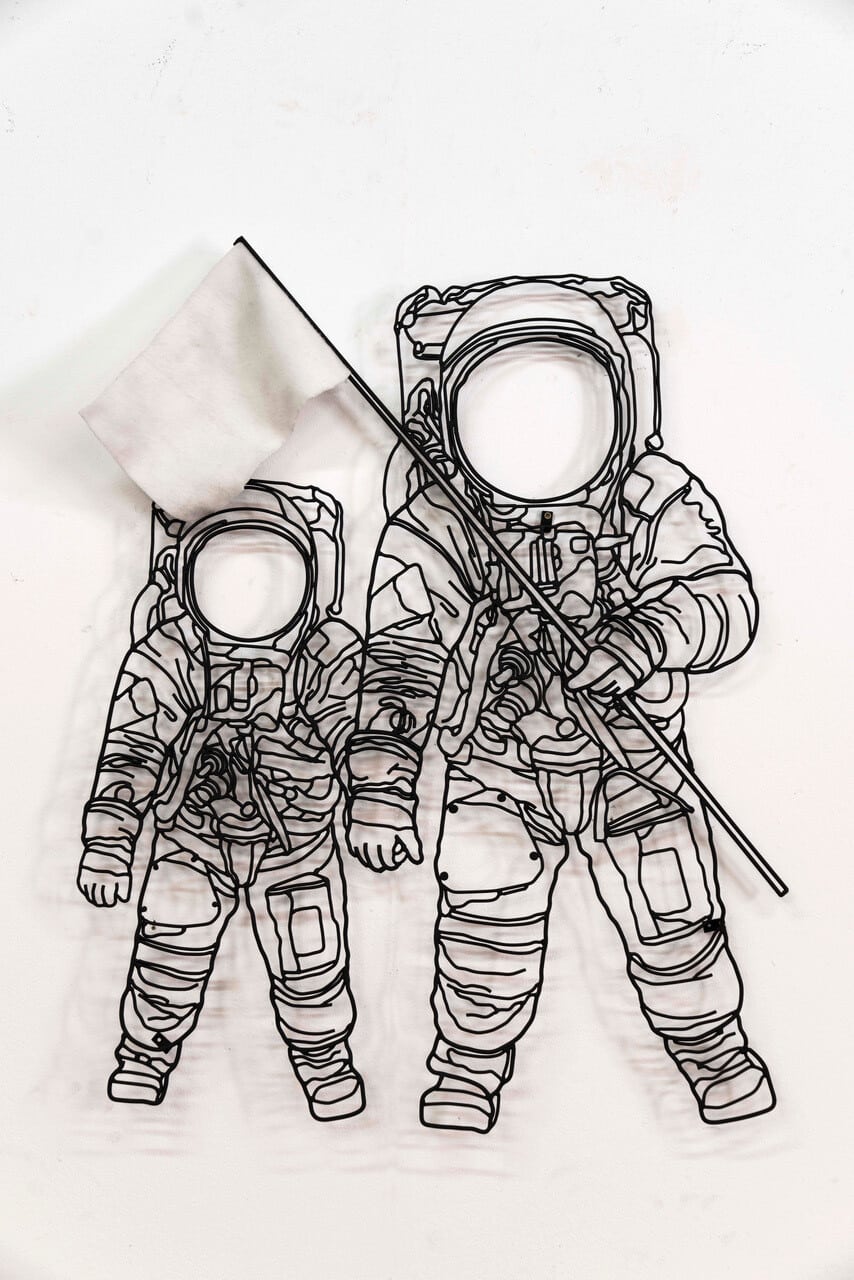 frank plant escultura de astronautas en negro solo silueta