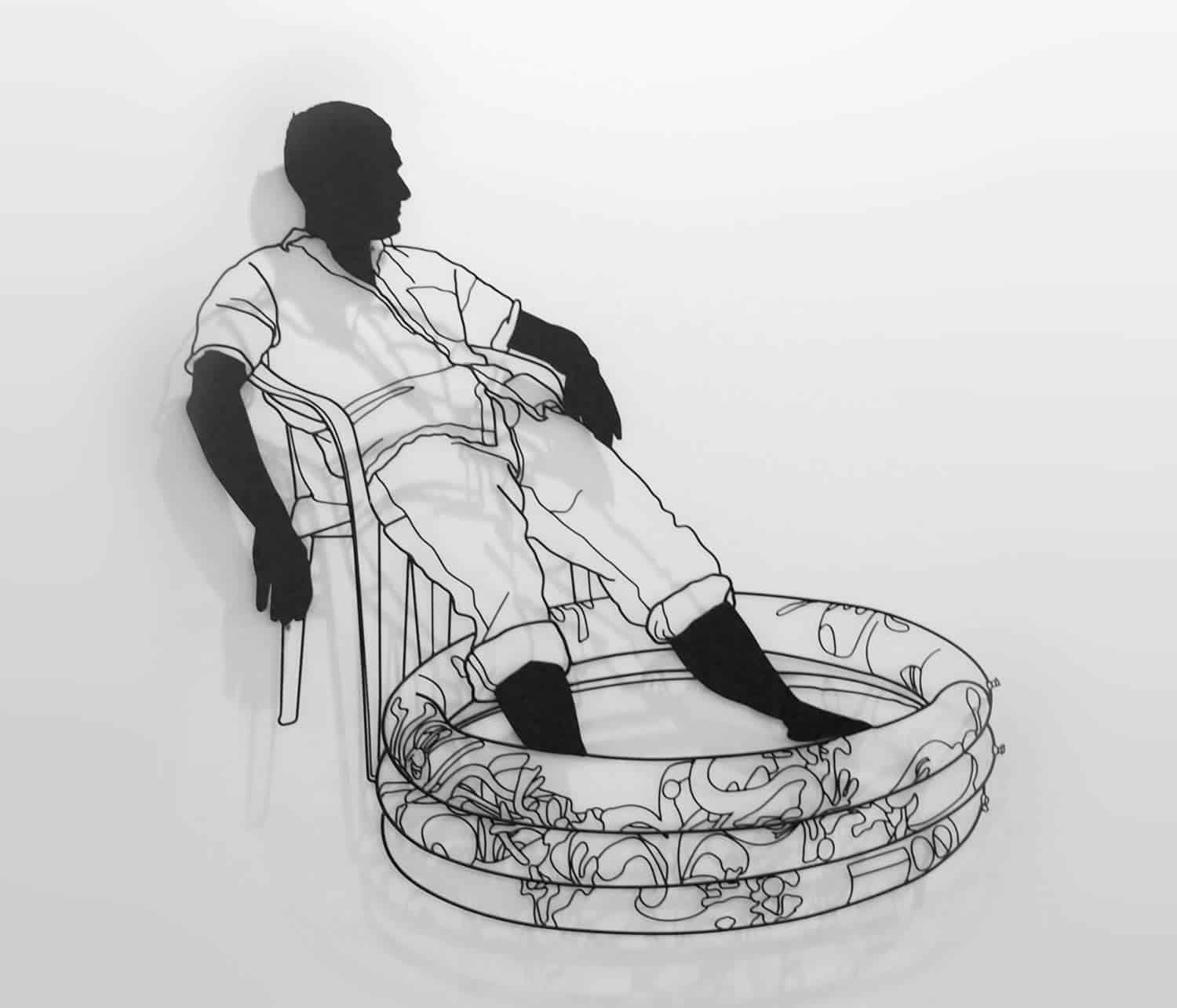 frank plant escultura figurativa hombre pies en piscina hinchable
