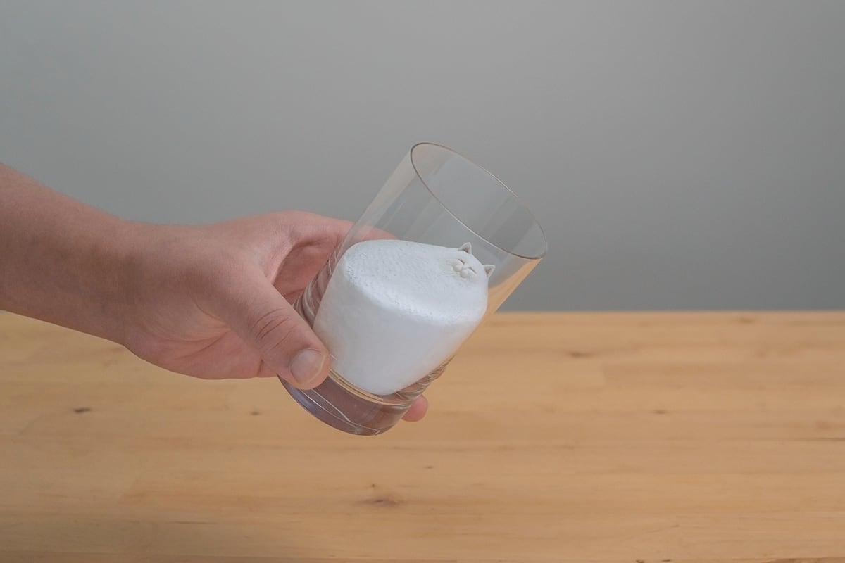 meetissai esculruras de memes de animales gato vaso de leche