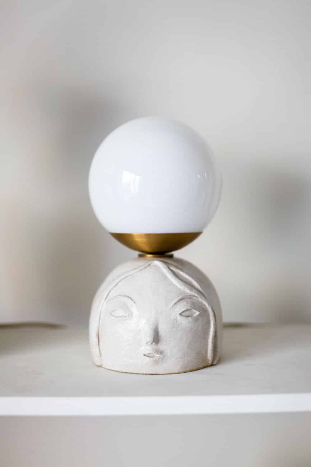 rami kim ceramista personajes en ceramica de uso funcional lampara cabez