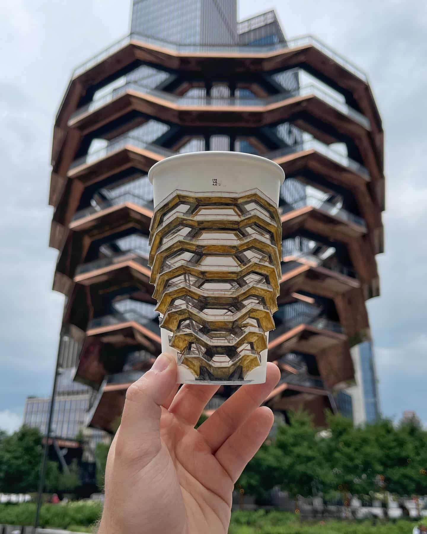 Berk Armagan artista viejero vasos de carton arquitecturah