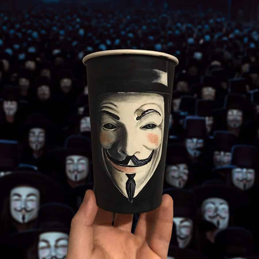 Berk Armagan artista viejero vasos de carton vendetta