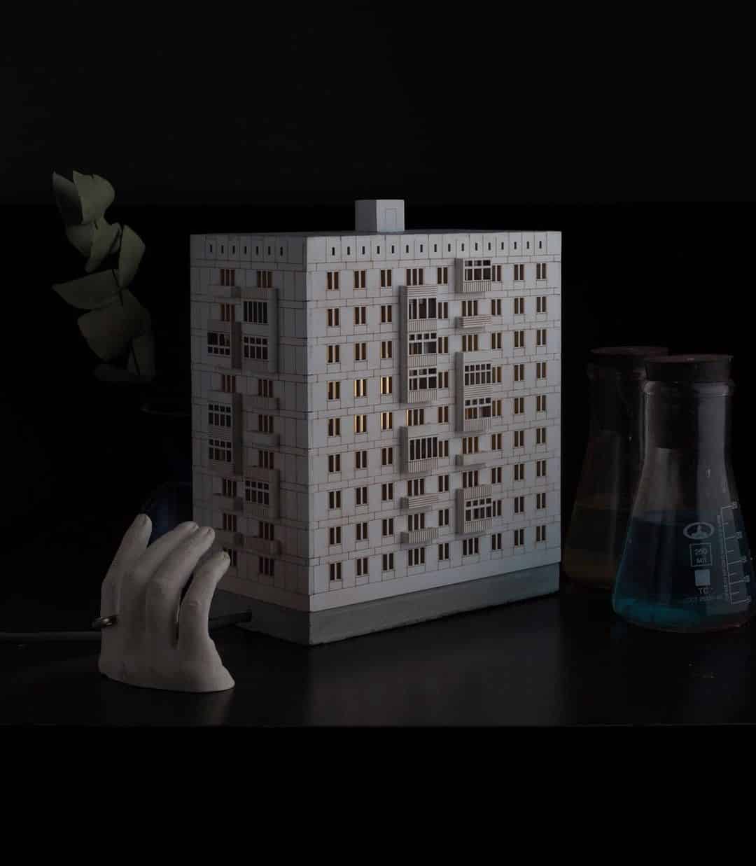 edificio 12 pisos arquitecura brutalista Anita antokhi rusia personas