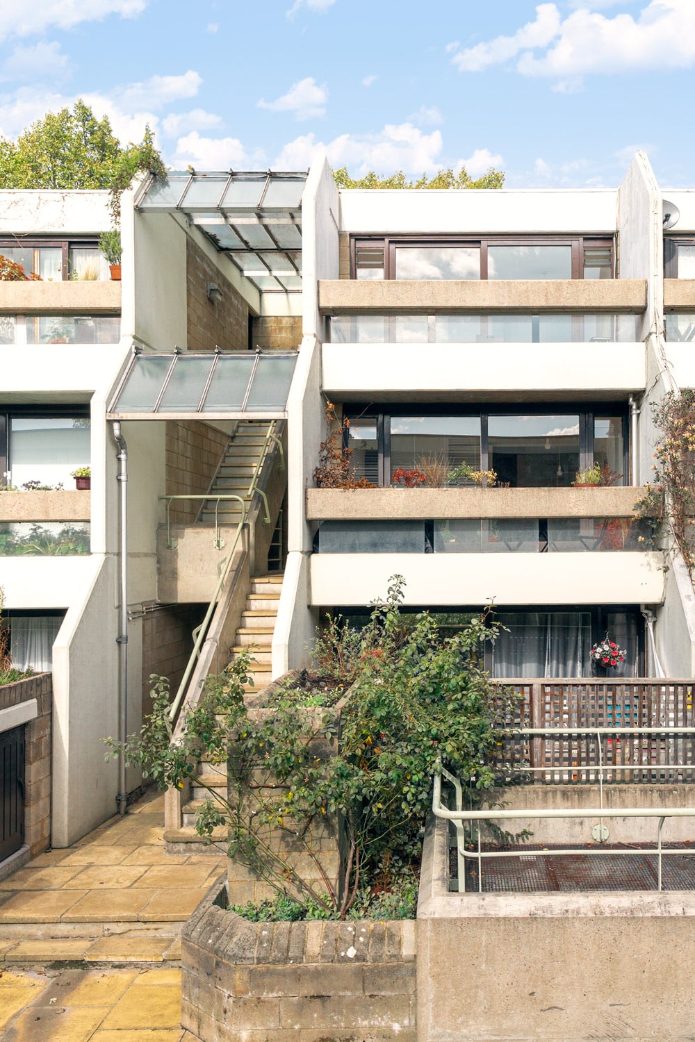Whittington Estate Camden, N19 Peter Tábori Camden Architects Department THE COUNCIL HOUSE BOOK YOUNG