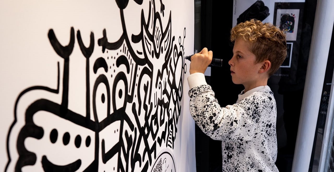 joe el artista ma sjoven contratado por nike por sus doodles