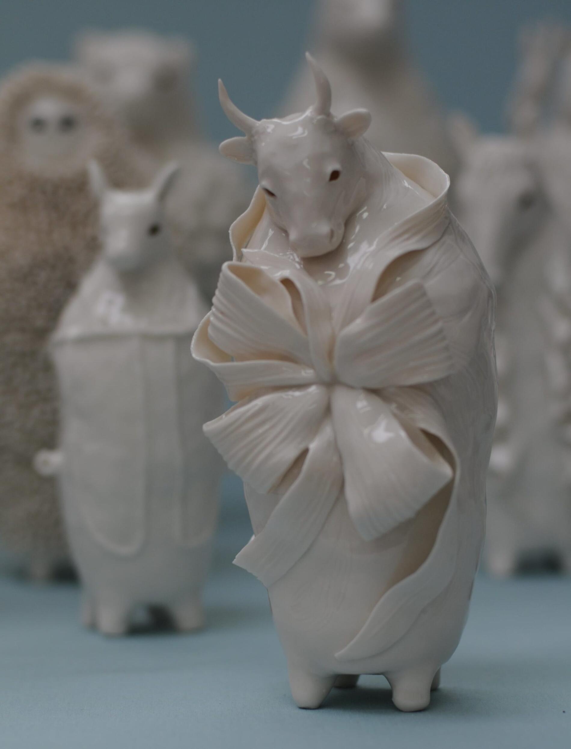 sophie woodrow Bull porcelain 16 centimeters Photo by Ben Dowden