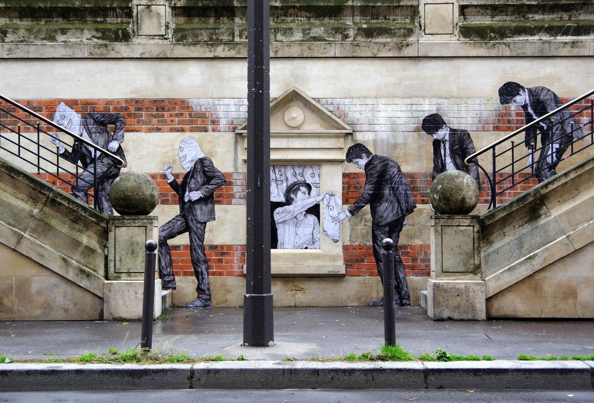 street art - levalet - ladrones