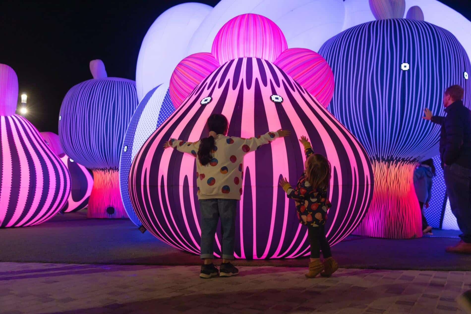 ESCULTURAS LUMINOSAS ENESS AIRSHIP ORCHESTRA NIÑOS
